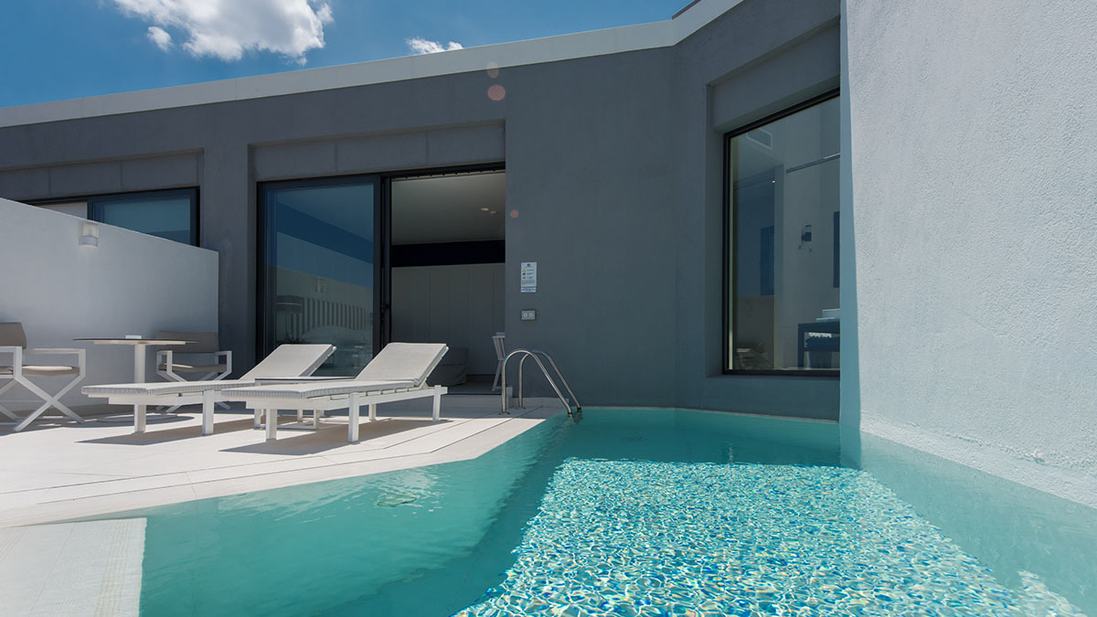 1Bedroom Junior Suite with Private Heated Pool & Massage Room